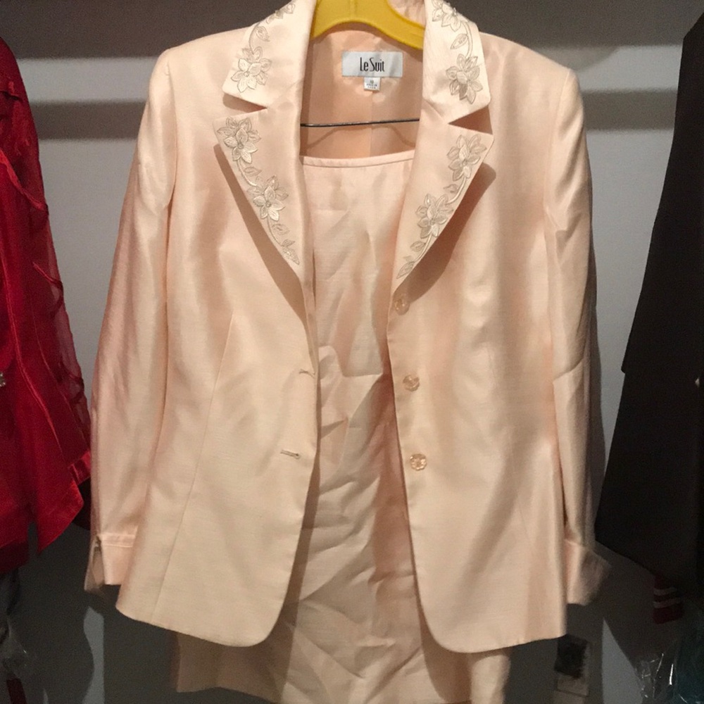 NWT Le Suit Women's Pale Peach Embroidered Collar Jacket